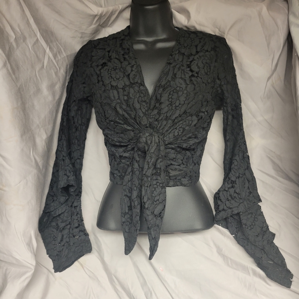 Olivaceous Black Lace Crop Front Tie Long Sleeve Top Sz small MBrand: Olivaceo